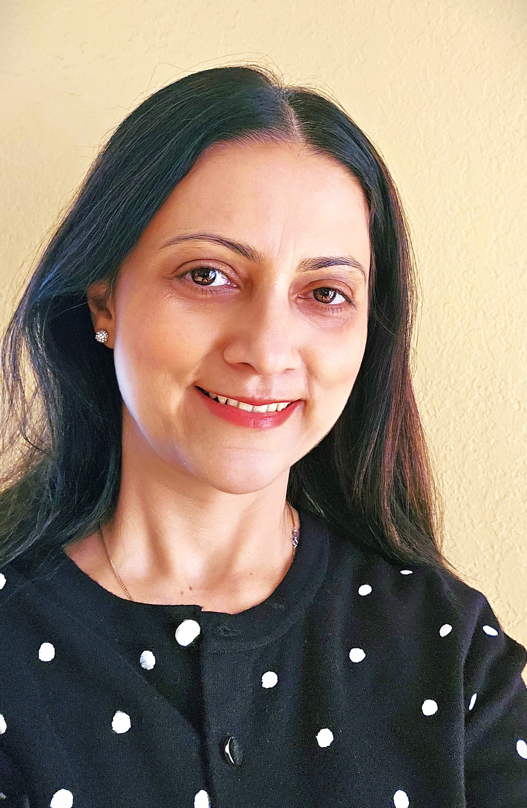 Coach Tanaz Headshot